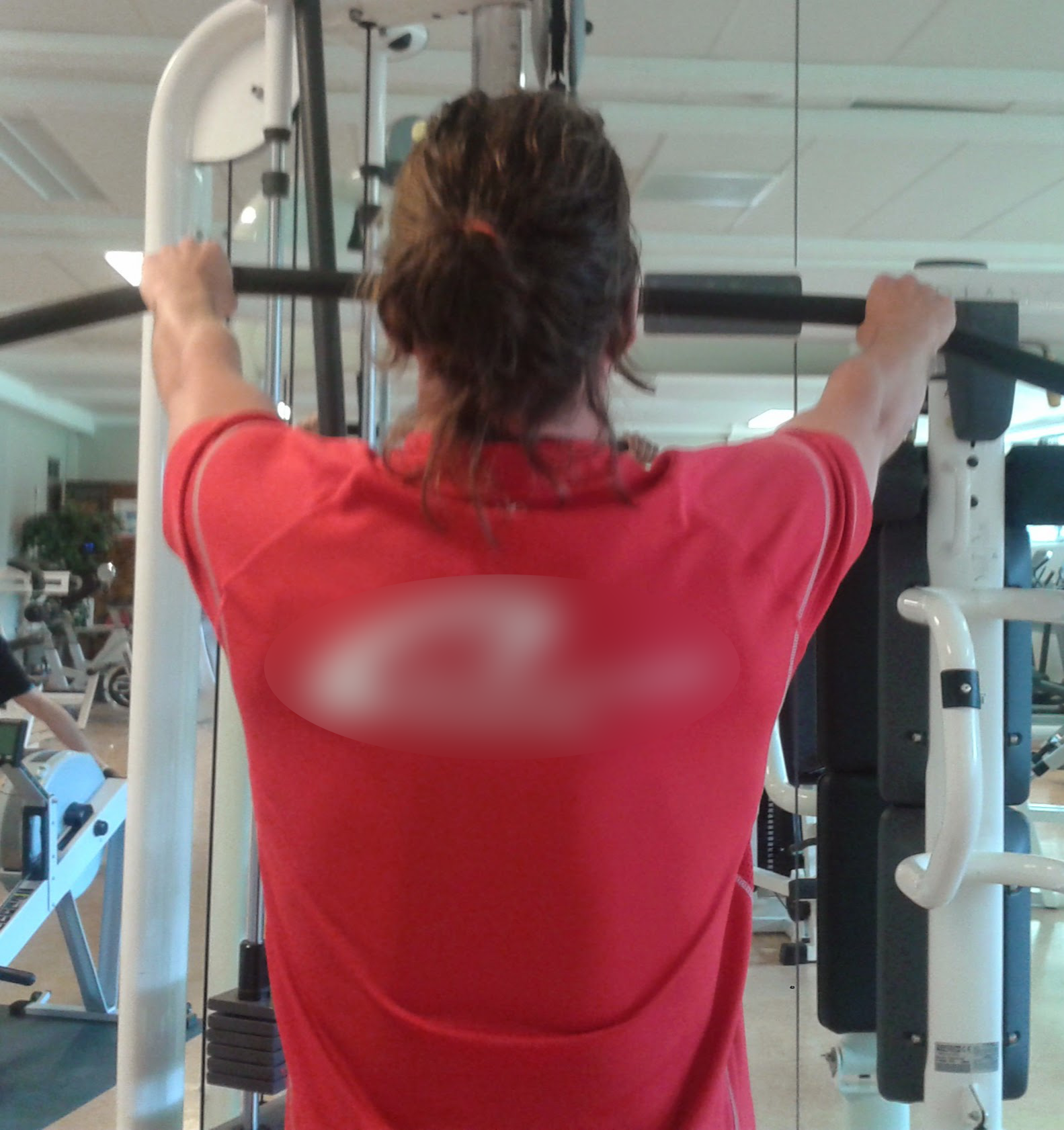 Schräges Rudern am Kabelzug - Ausgangsposition von hinten